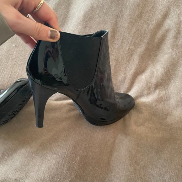 Stuart Weitzman - Picture 3 of 5